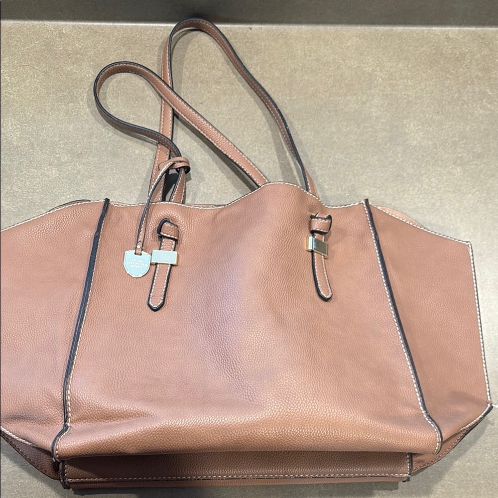 Elegant Tan Leather Tote Bag